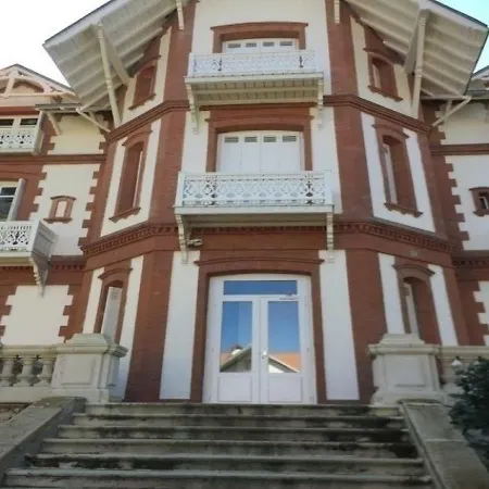 Goverdhana Appartement *
